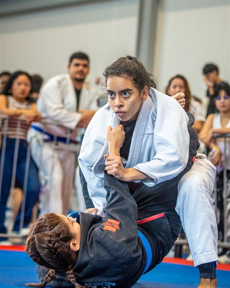 Competidoras de jiu-jitsu en el tatami
